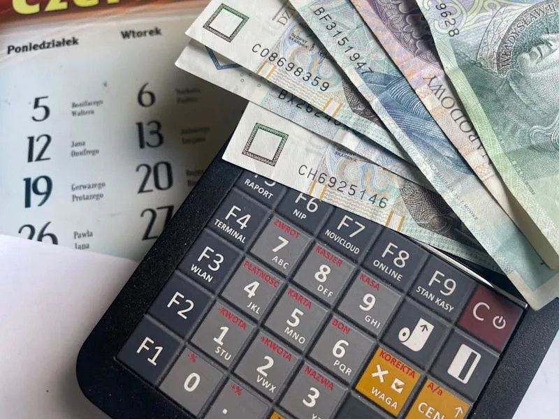 Calendar and calculator for planning training timeline and cost